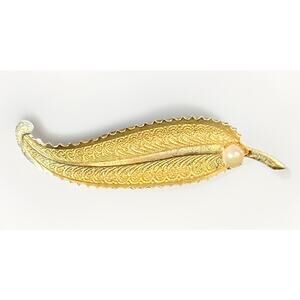 Gold Tone Feather Brooch w Pearl Accent Textured Pin Vintage 2.25” Long